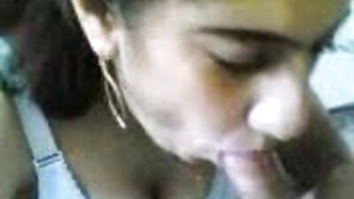 Vihainen kaveri venyttää tuhma tytärpuoli rangaistukseksi