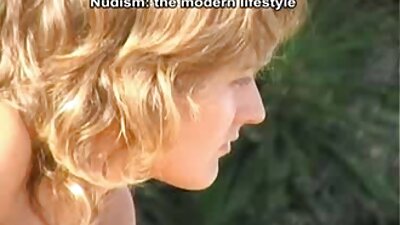 Punaverinen ruskea nyljetty pornokuningatar imee loistavan lihapylvään