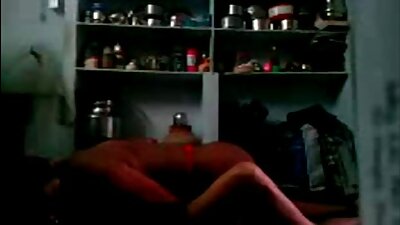 Kaveri harrastaa aistillista seksiä upean blondin kanssa sängyssä