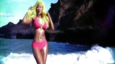 Freaky blondi kultaseni imee mulkkua ja saa hänen miehensä törmätä