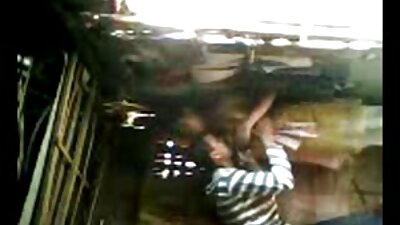Kyltymätön söpöläinen sallii aviomiehen velipuoli naida häntä kovaa