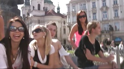 Latinalainen mies rankaisee tytärpuolta laittomasta toiminnasta