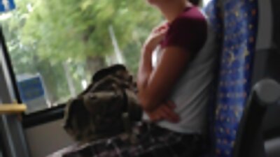 Siro ruskeaverikkö nainen nimeltä Christie Nelson ratsastaa miehensä munaa